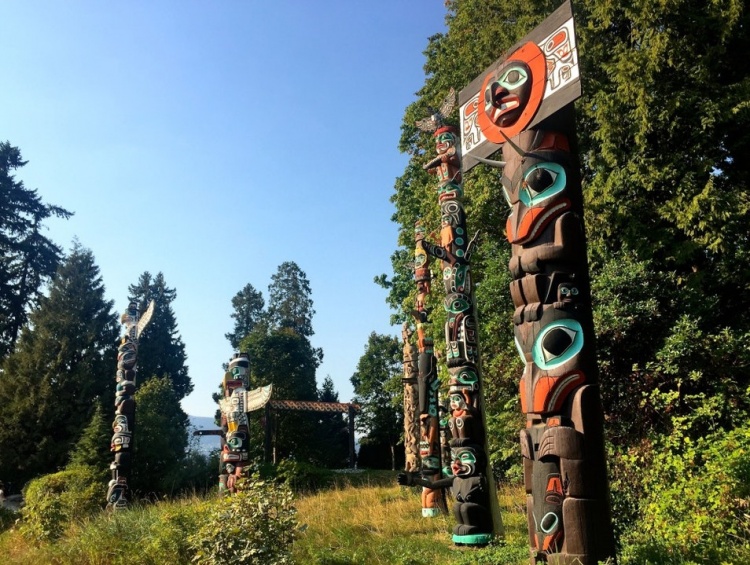 Тотемные столбы в парке Стэнли в Ванкувере