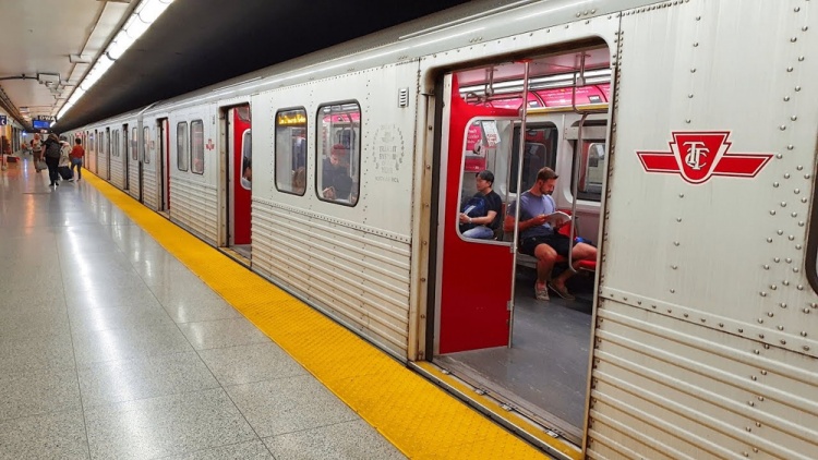 Станция метро в Торонто