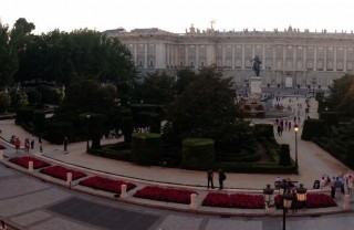 Площадь Пласа де Ориенте в Мадриде