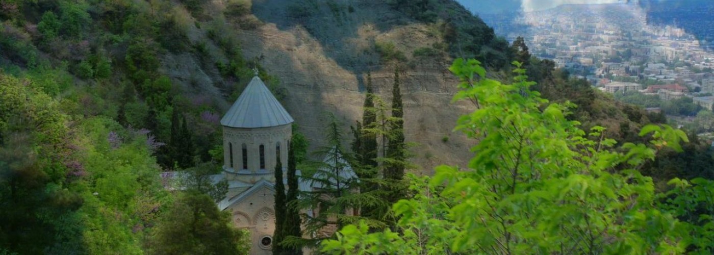 Гора Мтацминда Тбилиси: Пантеон и парк Бомбора