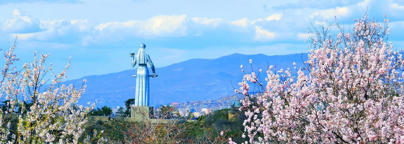 Крепость Нарикала Тбилиси и монумент Мать Картли (Мать-Грузия)