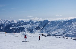 Обучение катанию на лыжах и сноуборде в Гудаури