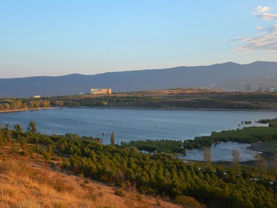 Парк отдыха и озеро Лиси в Тбилиси