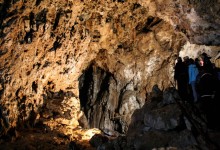 Скала и пещера Бабий Зуб, Словения