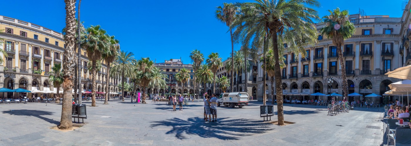 Королевская площадь Плаза Реал в Барселоне