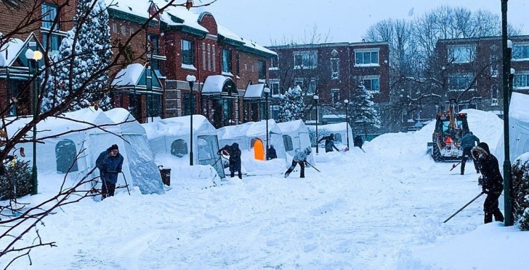 Сугробы зимой в Монреале
