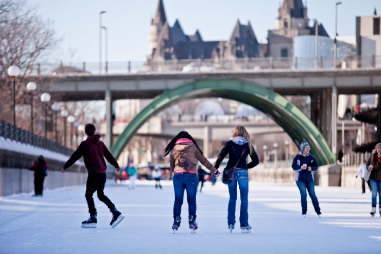 Каток на празднике Winterlude в Канаде