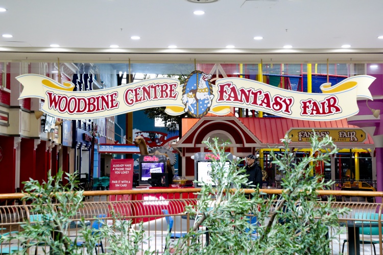 Woodbine Mall & Fantasy Fair в Торонто