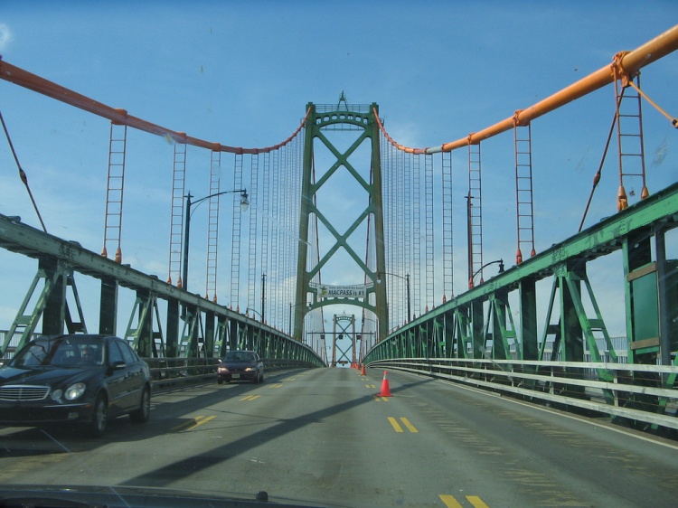 Мост Angus L. Macdonald Bridge в Канаде