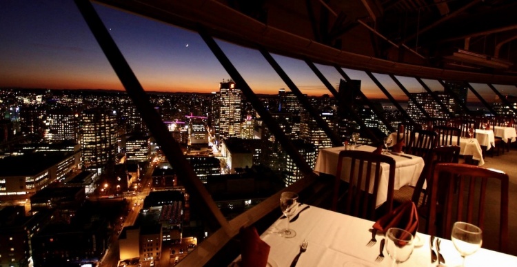 Ресторан Top of Vancouver в башне Харбор Центра