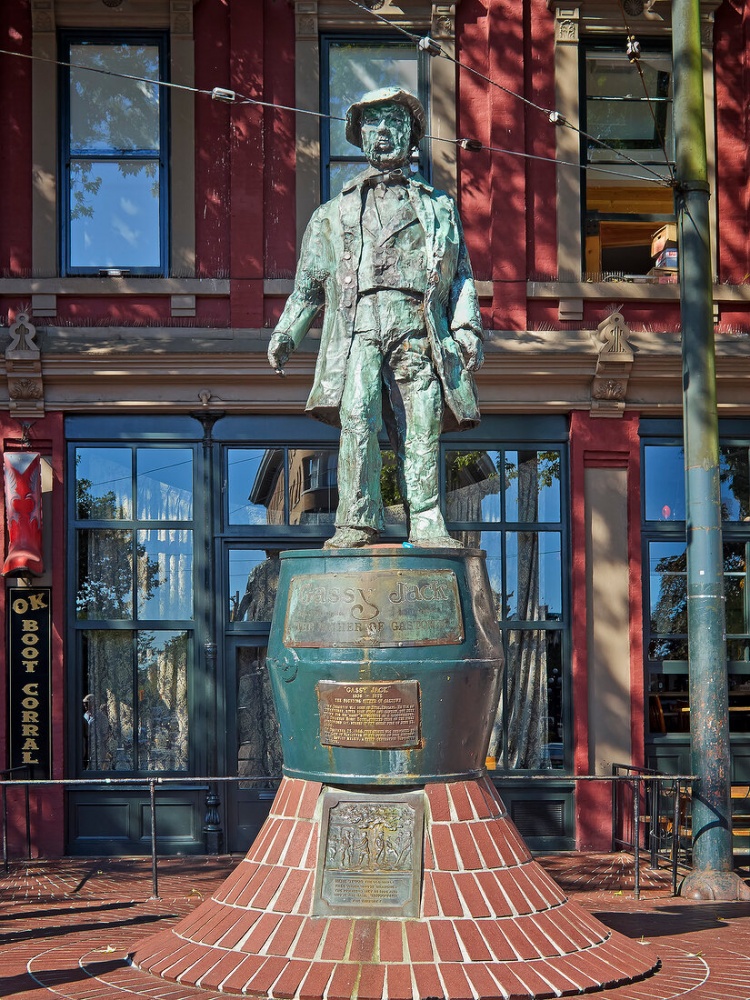 Статуя Болтливый Джек в Ванкувере