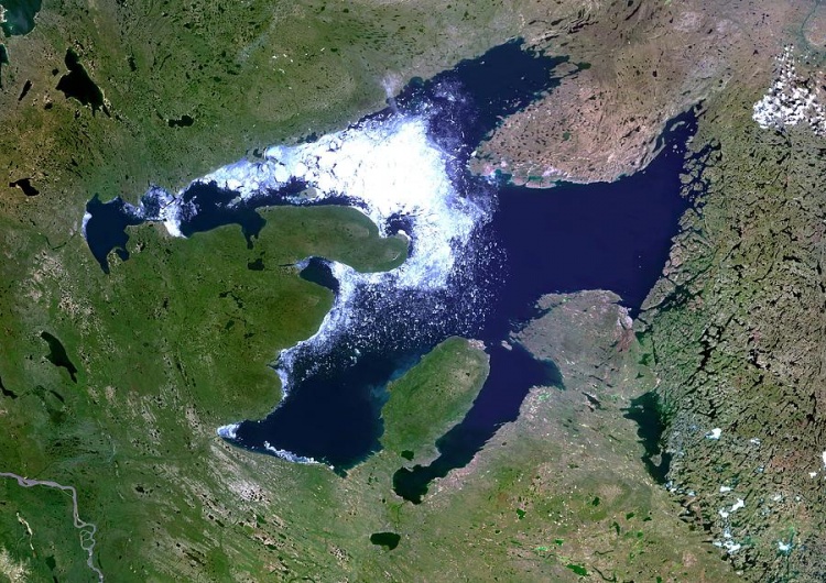Большое медвежье озеро, вид из космоса