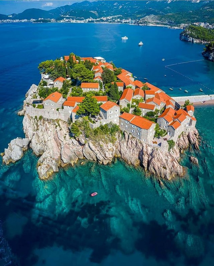 Остров Святого Стефана в Черногории