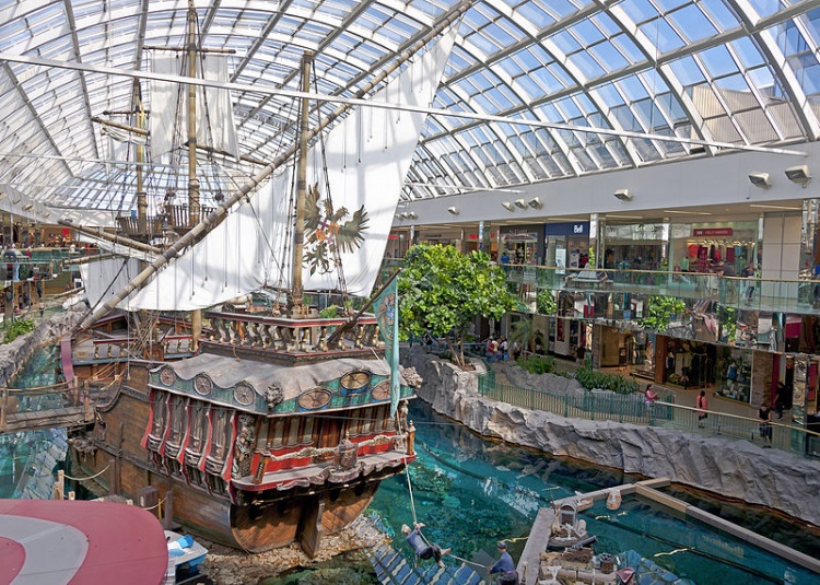 West Edmonton Mall в Канаде