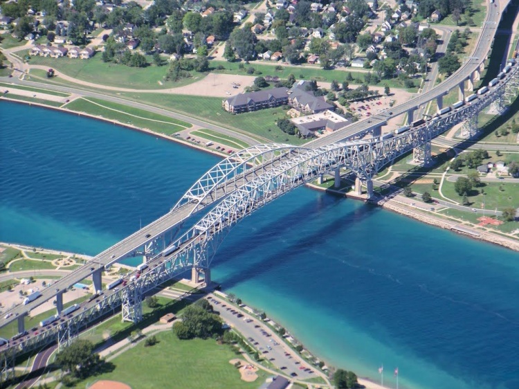 Blue Water Bridge в Канаде