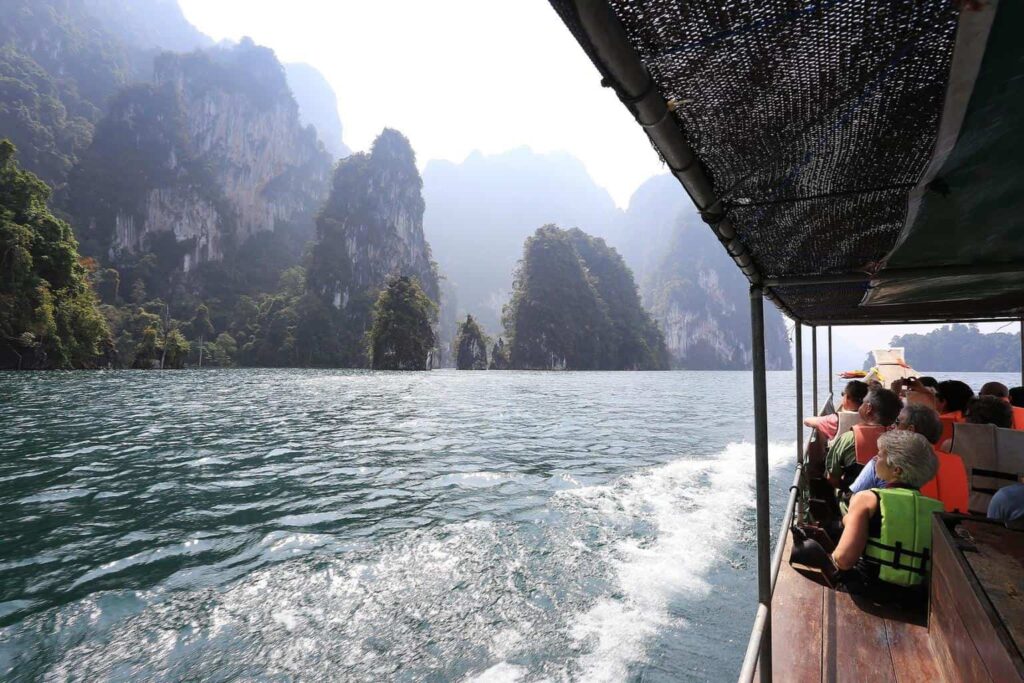 Озеро Чео Лан в Национальном парке Као Сок / Cheow Larn Lake in National park Khao Sok Озеро Чео Лан в Тайланде