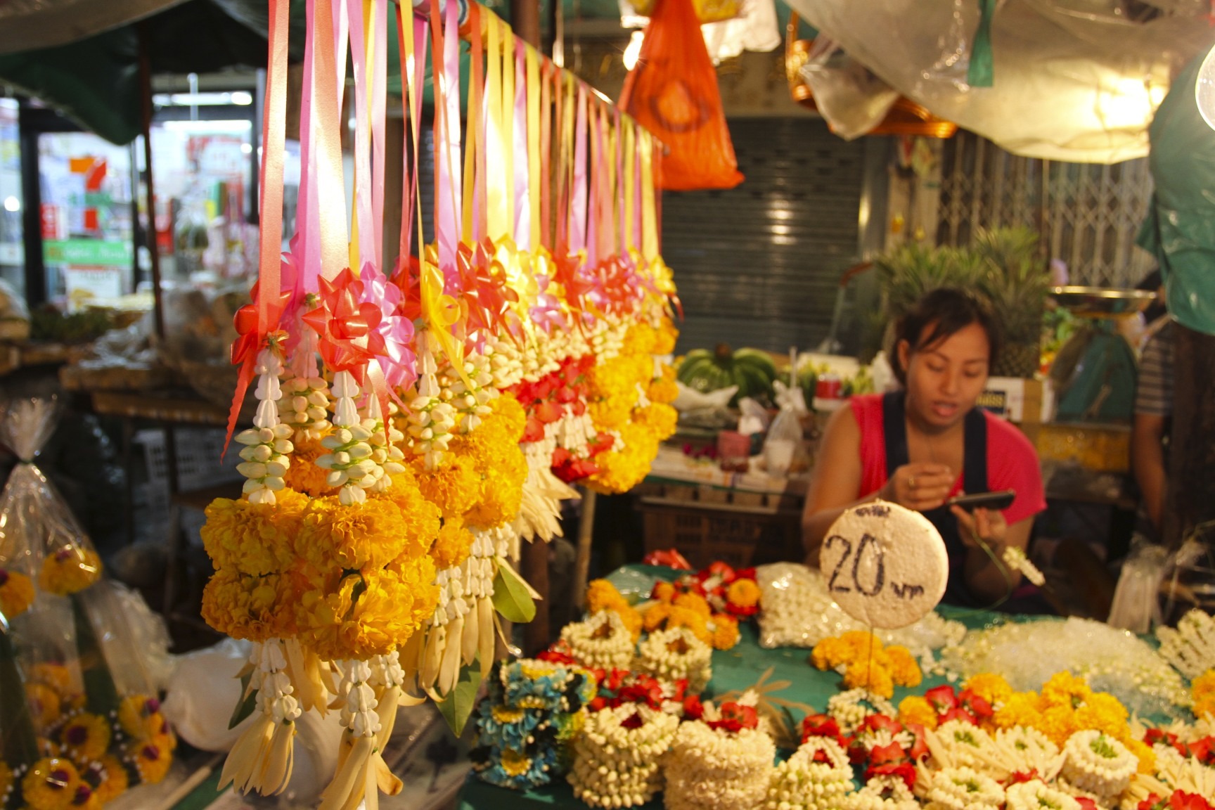 Работа в бангкоке. Цветочный рынок Pak Khlong Talat. Цветочный базар в Бангкоке. Рынок Чатучак в Бангкоке. Орхидеи рынок Чатучак в Бангкоке.