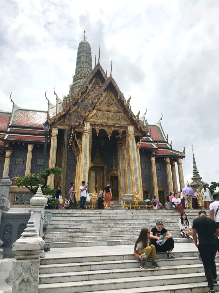 Большой дворец и Храм Изумрудного Будды / The Grand Palace & Temple of the Emerald Buddha (Wat Phra Kaew) Храм изумрудного будды фото - Королевский пантеон