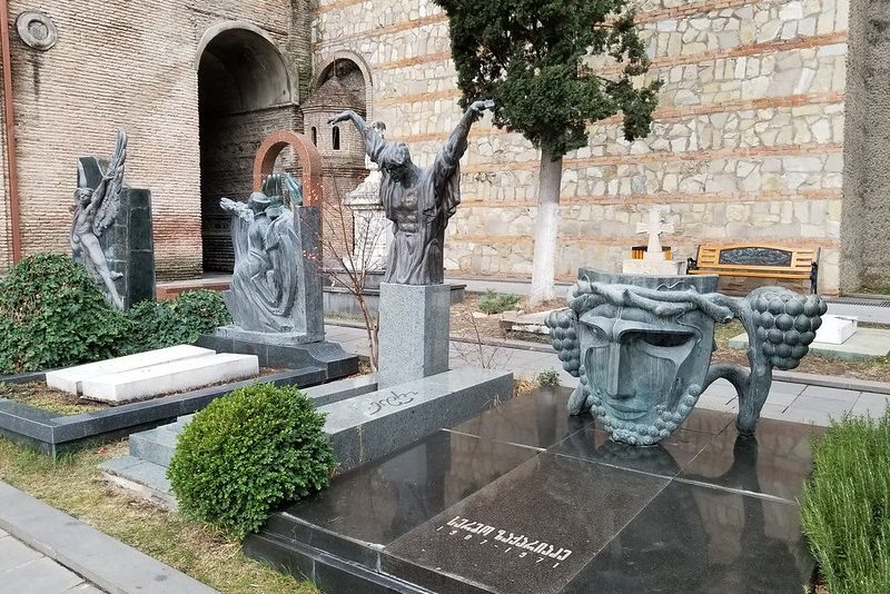 Пантеон на горе Мтацминда в Тбилиси Пантеон на горе Мтацминда в Тбилиси