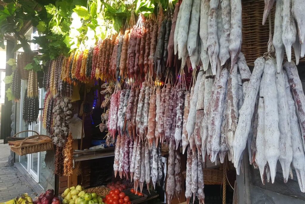 Рынок около Avlabari в Тбилиси