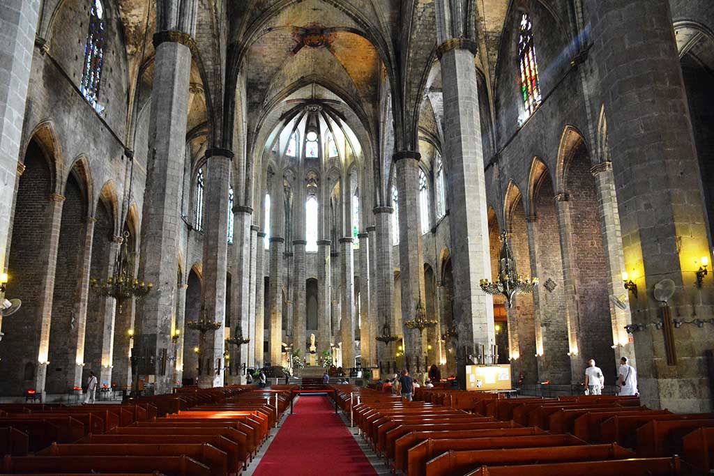 Церковь Санта Мария дель Мар, Барселона / Santa Maria del Mar Зал церкви Санта Мария дель Мар, Барселона