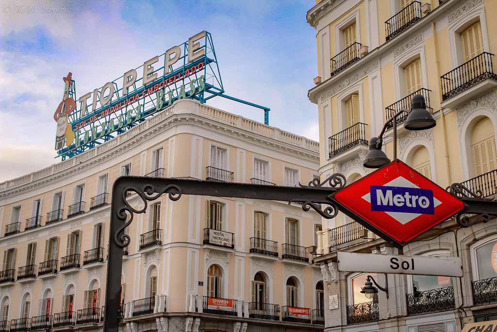 Площадь Пуэрта дель Соль / Puerta del Sol Где находится площадь Пуэрта дель Соль — Мадрид