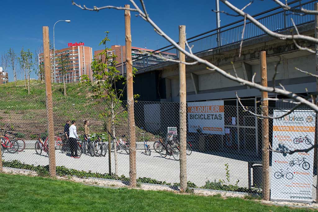 Парк Мардид Рио / Parque Madrid Río Велосипеды напрокат в парке Мадрид Рио