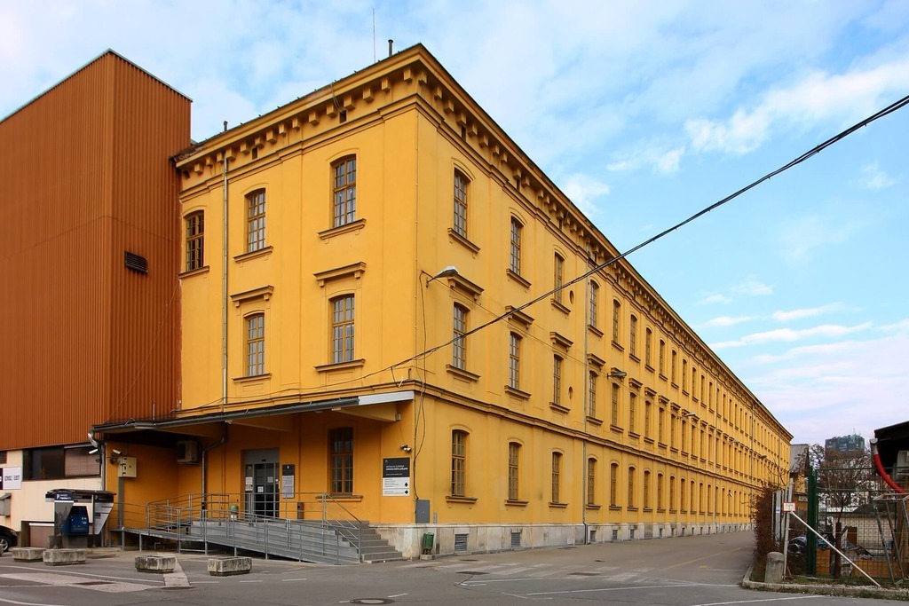 Музей Табака / Tobačna 001 Cultural Centre / Kulturni Center Tobačna 001 Как добраться до Tobačna 001 в Любляне