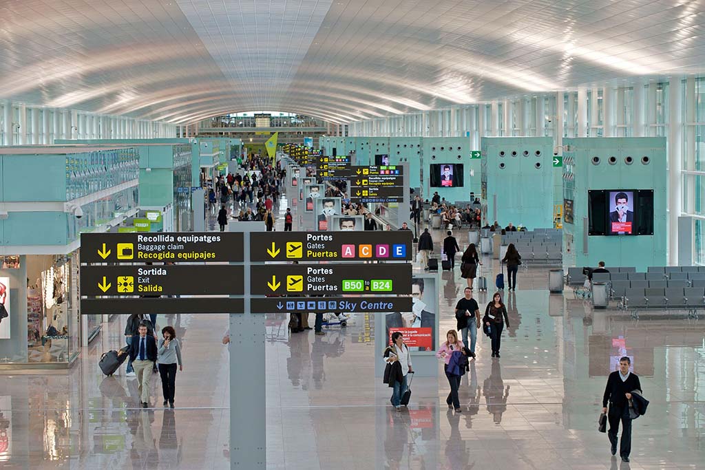 Аэропорт Барселоны «Эль-Прат» / El Prat Указатели в аэропорту Эль Прат, Барселона